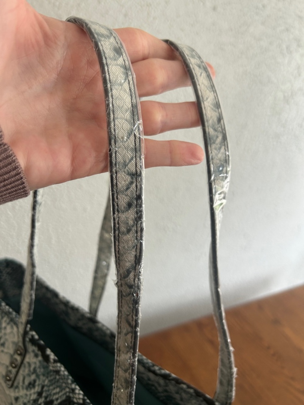 New Studio Badgley Mischka Vegan Leather Snakeskin Multi-Stripe Tote Bag - Picture 5 of 6